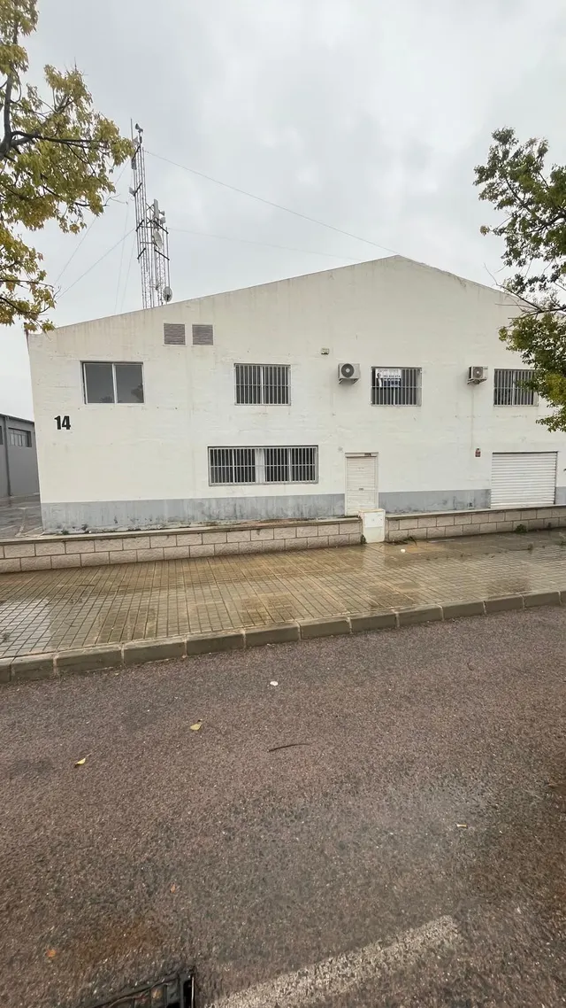 ALQUILER DE LOCAL INDUSTRIAL 70 METROS CUADRADOS EN POLIGONO - foto 3