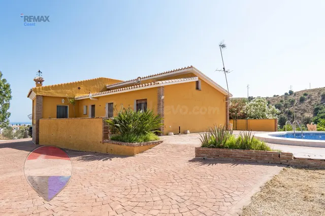 Casa rústica con piscina en Los Cortijos, Rincón de la Victo - foto 2