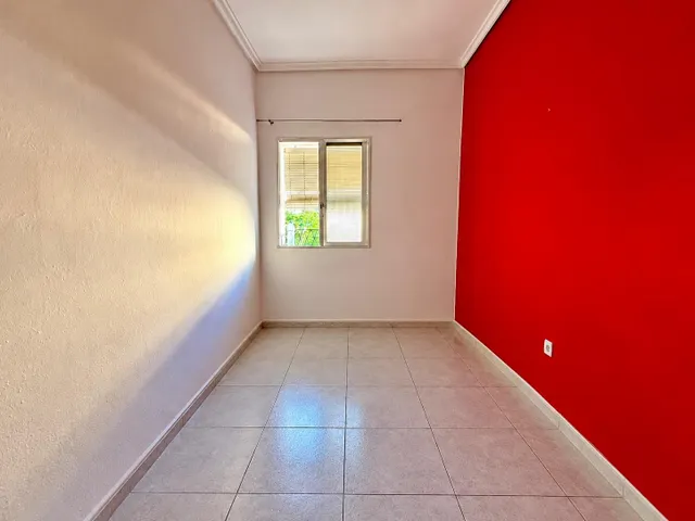 Piso exterior de 4 habitaciones con balcón junto a la playa de Las Arenas, Valencia — 8