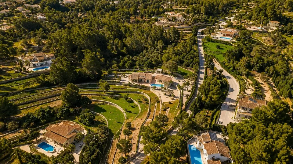 Finca Valleverde. Encantadora villa de una sola planta en venta en Llíber con una gran parcela.