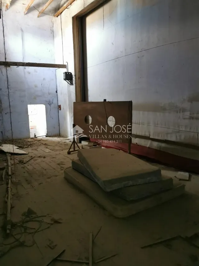 SE VENDE CASA EN JACARILLA,  PARA REFORMAR — 19