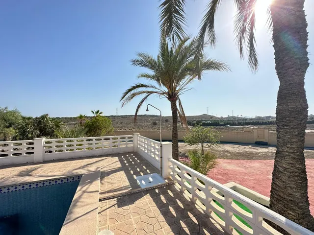Espectacular chalet en Las Paulinas con vistas despejadas — 36