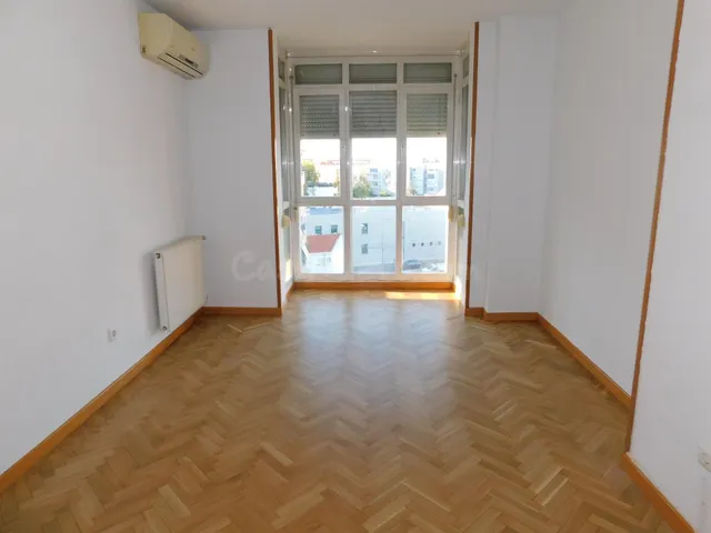 Centro de Parla Piso de 3 Dormitorios 2 baños, Garaje, trast - foto 3