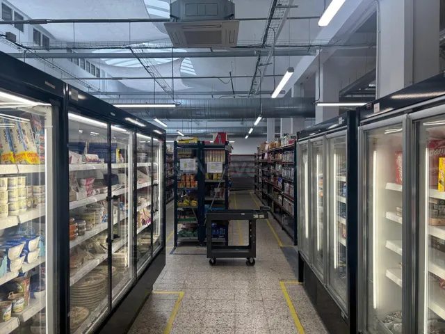 Local comercial reformado y equipado de 587 m2 en el Actur ( - foto 4