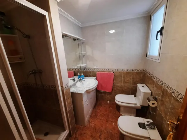 VIVIENDA DE 4 DORMITORIOS EN CAUDETE — 18