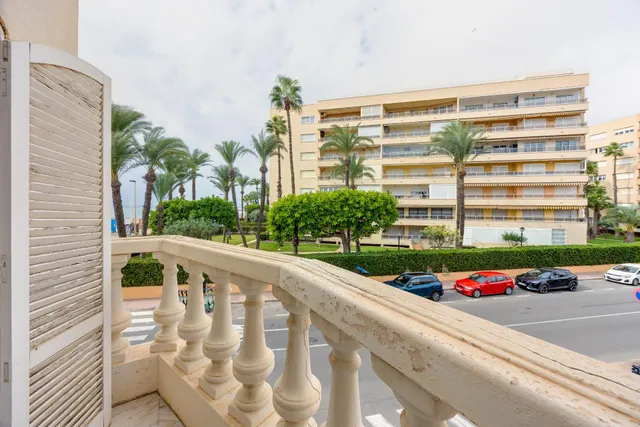 Apartamento de tres dormitorios y dos baños en residencial Duquesa Beach, primera línea de la playa de los locos — 24