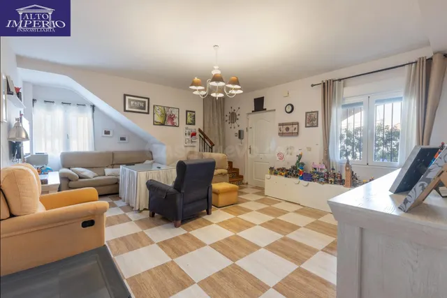 Casa en Armilla con terraza, patio y amplia cochera — 5