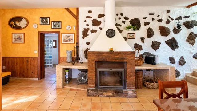 Finca exclusiva en Vilaflor · 2 viviendas, viñedo, bodega y piscina — 10