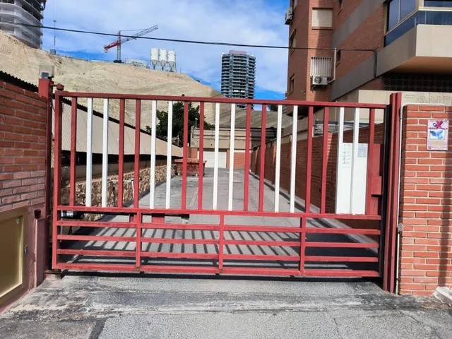 Amplio garaje doble cabinado en primera línea de la Playa de Poniente, Benidorm - www.inmobiliarialesdunes.com — 9