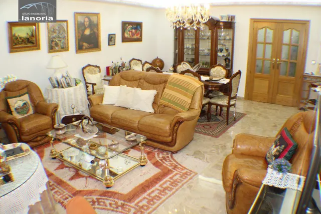 GRUPO LA NORIA VENDE CASA INDEPENDIENTE EN ALBACETE CAPITAL. — 2