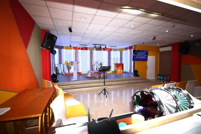 AMPLIO LOCAL COMERCIAL ZONA BONS AIRES 460 M2 — 4