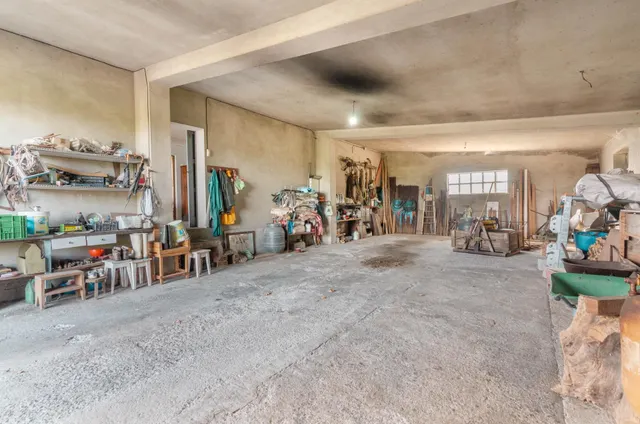 Casa con finca, seis dormitorios y amplio garaje a tres minutos del centro de noreña — 39