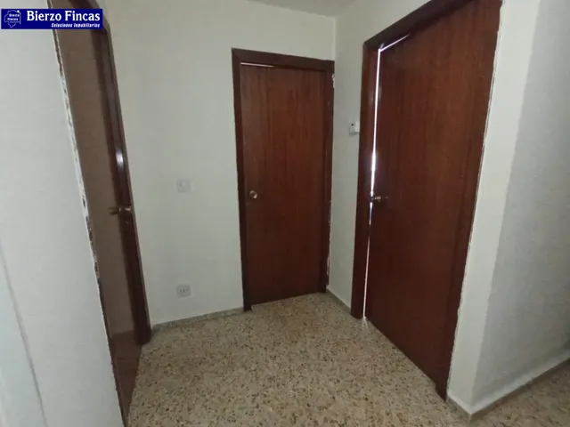 SE VENDE AMPLIO PISO EN PONFERRADA — 34