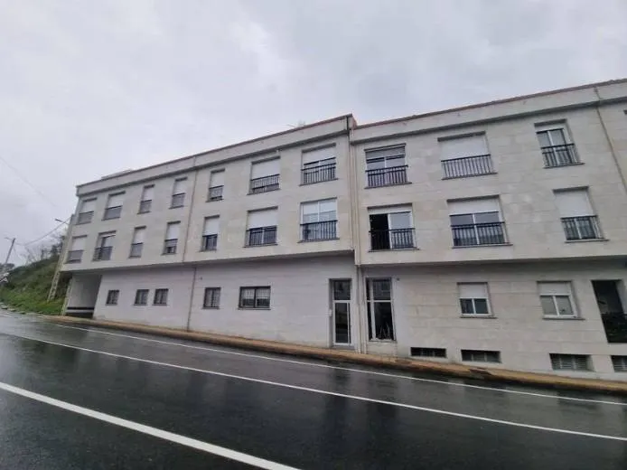 Venta piso en San Cibrao das Viñas (Ourense)