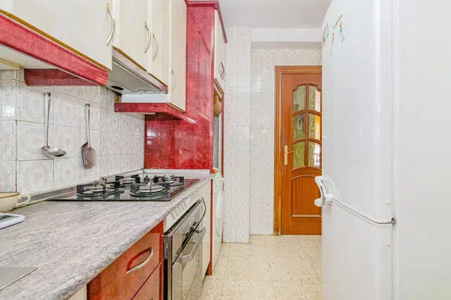 Piso exterior en zona cervantes, Granada, 8ª planta, muy luminoso, 87 m2, 3 dormitorios, vistas despejadas. — 23