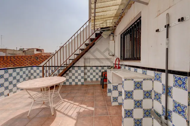 ¡Amplia casa de pueblo en pleno corazón del municipio! - foto 5