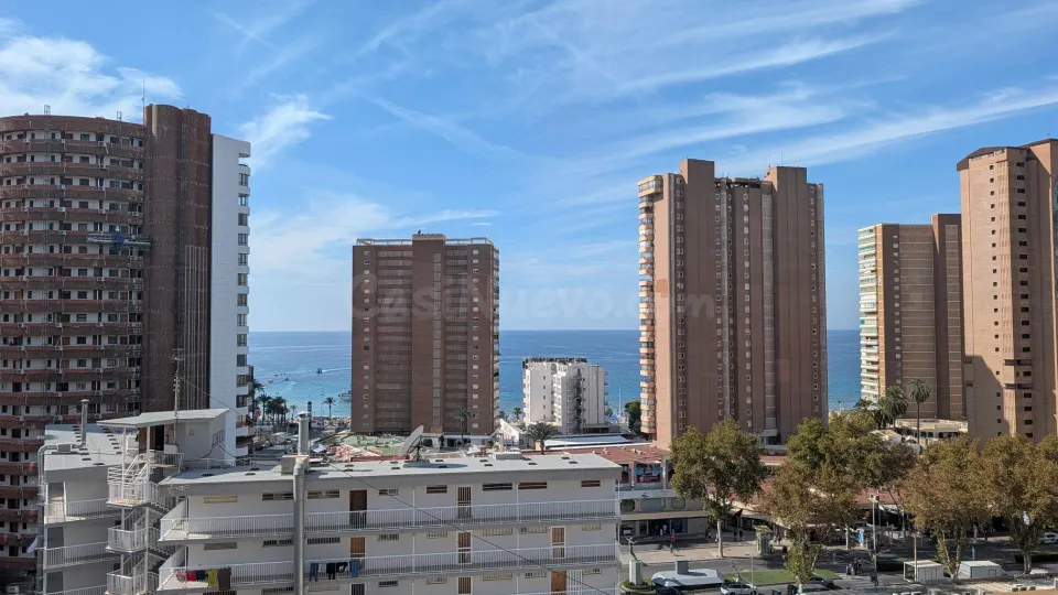 Apartamento con vistas, parking y piscina a un paso de la playa de Levante Benidorm! www.euroloix.com