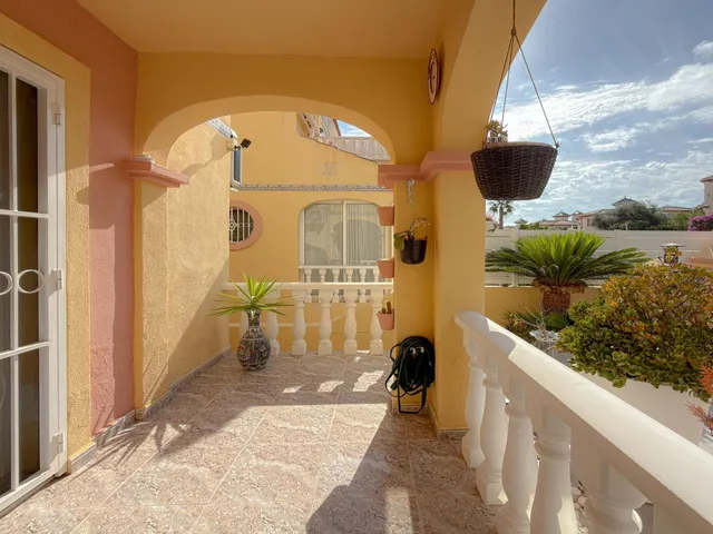 Magnifico chalet pareado totalmente reformado y con piscina comunitaria — 12