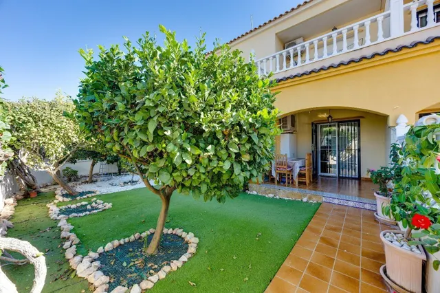 Bungalow en planta baja con amplio jardín privado y aparcamiento en Cabo Roig — 8