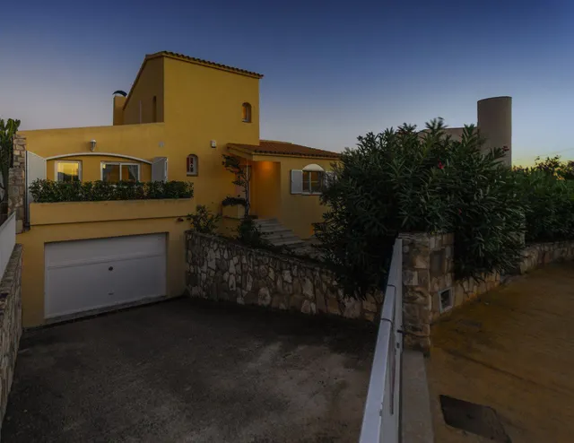 Magnifica villa de 347m2, situada a 1ª línea de mar — 36