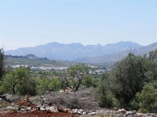 Parcela Rústica apta para la construcción de una vivienda unifamiliar en 2 plantas — 2