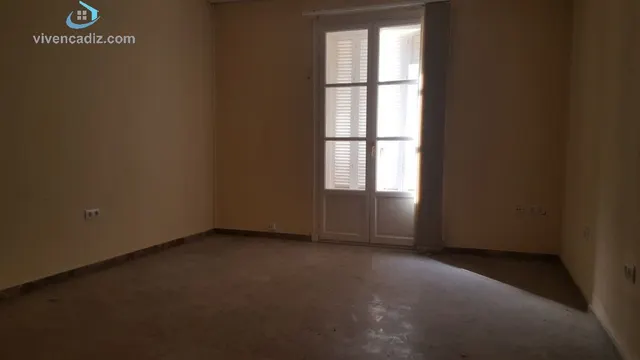 IDEAL INVERSORES. 320 METROS A REFORMAR. PARA OFICINAS O PISOS. — 25