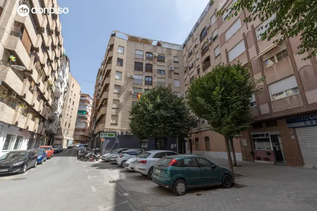 JUNTO AVENIDA ANDALUCES — 34