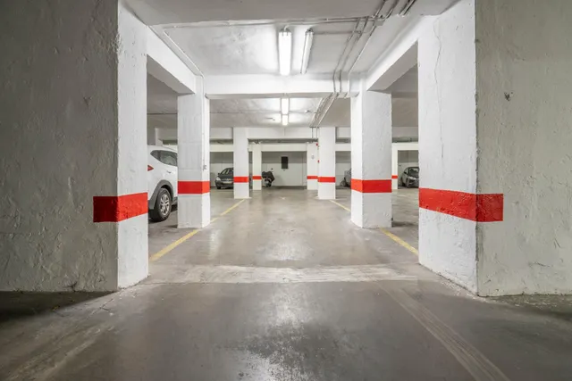 Alquiler plaza de aparcamiento para moto en Arabial — 27