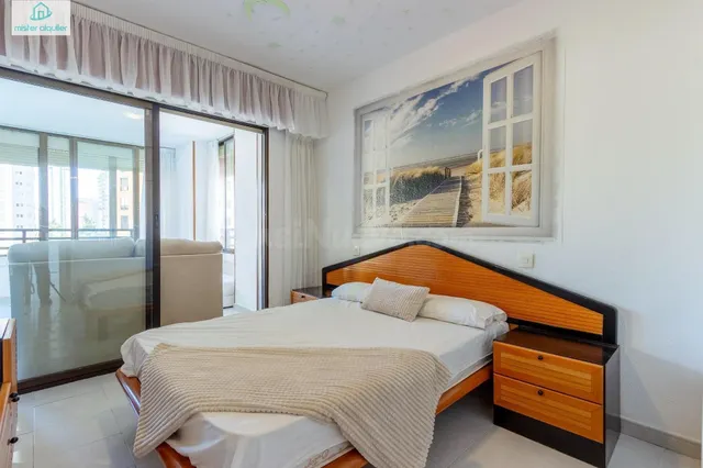BENIDORM ,SITIO MUY TRANQUILO CON PISCINA Y PARKING IDEAL TU