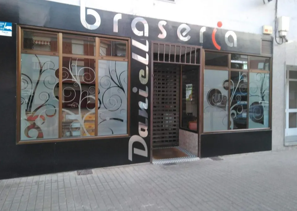 ALQUILER: Local comercial zona Carretera de Molina.