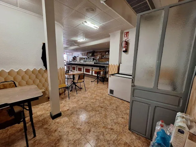 TRASPASO Y VENTA POR JUBILACIÓN CON VIVIENDA INCLUIDA — 43