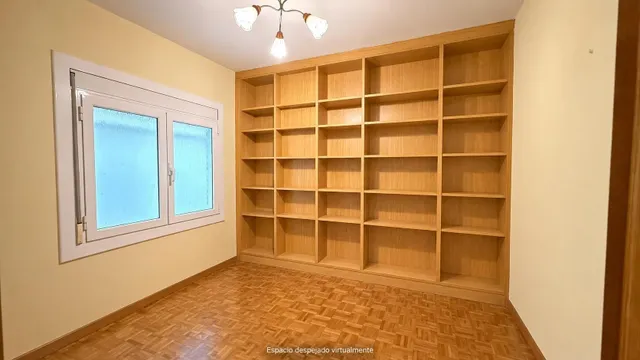 Amplia vivienda de 4 habitaciones con terraza acristalada, chimenea y aparcamiento — 37