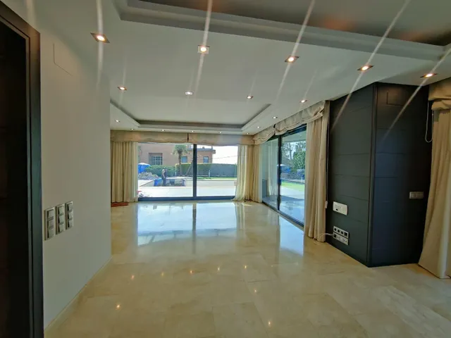 Exclusiva villa de lujo en Ciutat Diagonal, Esplugues de Llobregat, con vistas panorámicas a Barcelona y al mar — 36