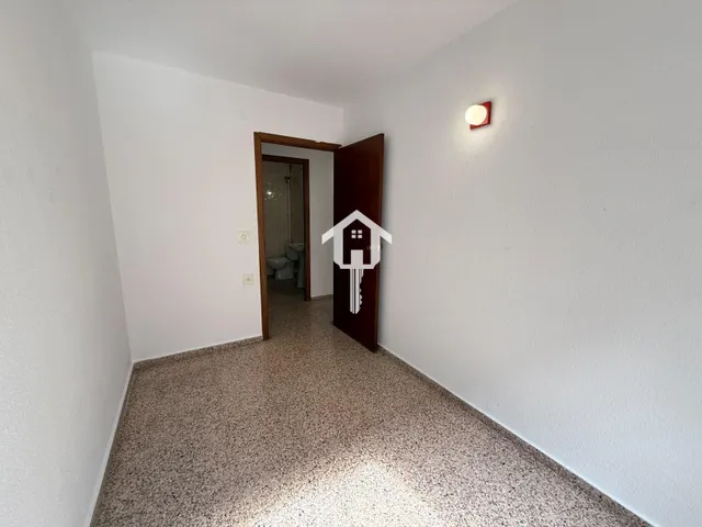 PISO EN VENTA EN ALICANTE. ZONA DE BABEL. 74m2, 4 habitaciones, 1 BAÑO Y 1 ASEÑO, TERCERA PLANTA CON ASCENSOR. — 10