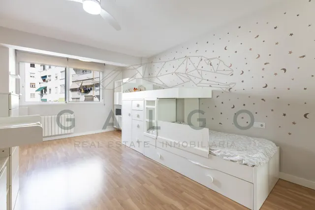 Comprar piso reformado con garaje junto a Plaza Xúquer — 35