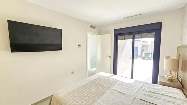 Villa con piscina privada, Alicante, Rojales, Ciudad Quesada. 3 habitaciones, 88 m2, 8,6 kilómetros del mar — 12