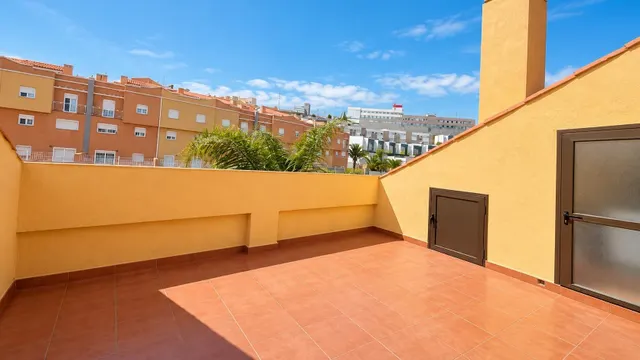 Tinercasa. adosado en acorán con vistas al mar, 4 dormitorios, gran terraza y 2 plazas de garaje — 32