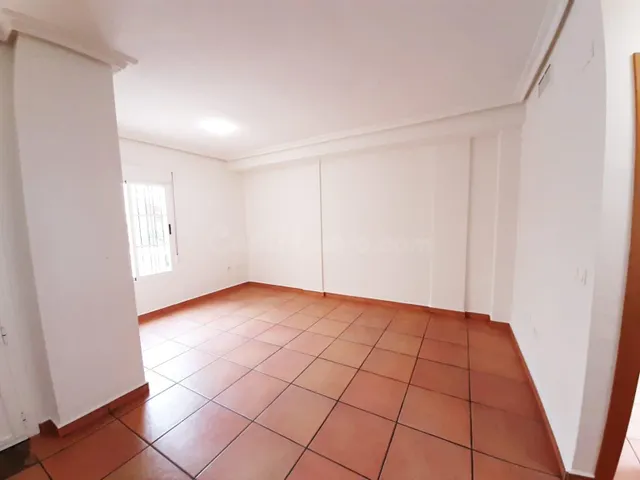 Bungalow de 4 Dormitorios y 3 Baños con Piscina y Garaje en  - foto 5