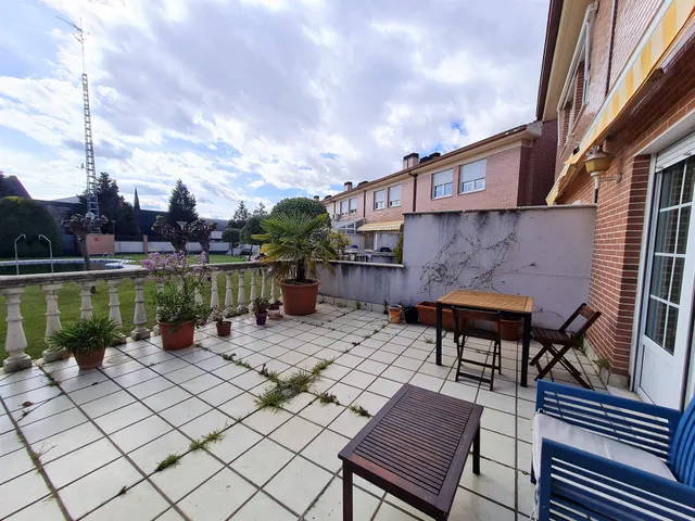 Chalet adosado en alquiler con terraza, piscina y dos plazas de garaje junto al Paseo de Zorrilla — 11