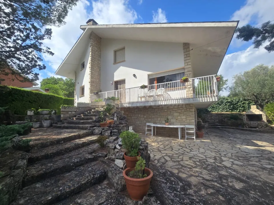 Venta chalet en la llacuna zona urb. la piscina con jardín, garaje y vistas!!