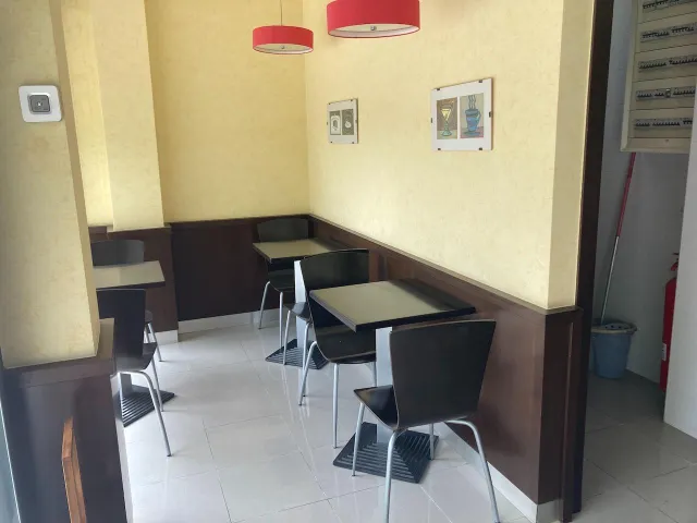 Local montado como cafeteria en buena zona. — 5