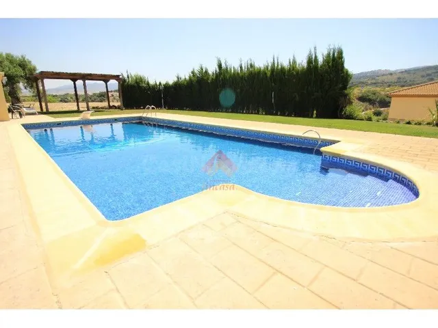 VENTA DE CASA DE CAMPO CERCA DE RONDA