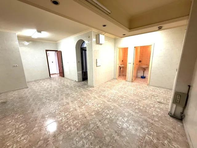 CASA DE 2 PLANTAS CON DOS LOCALES Y GRAN POTENCIAL EN BURGUI - foto 2