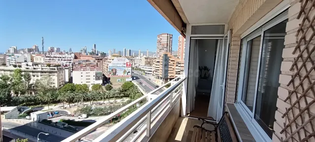 AMPLIO PISO REFORMADO DE 3 DORMITORIOS, CON VISTAS AL MAR EN - foto 2