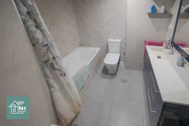Piso de 154 m2 reformado, 4 dormitorios, luminoso y con trasteros en avenida de Andalucía — 43