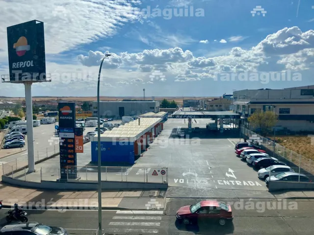 ALQUILER DE LOCAL EN EDIFICIO COMERCIAL - foto 5