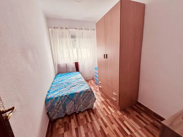 Amplia vivienda de 4 dormitorios y ascensor en carolinas altas. — 25