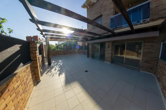 CASA ESQUINERA DE 5 habitaciones EN BARENYS — 46