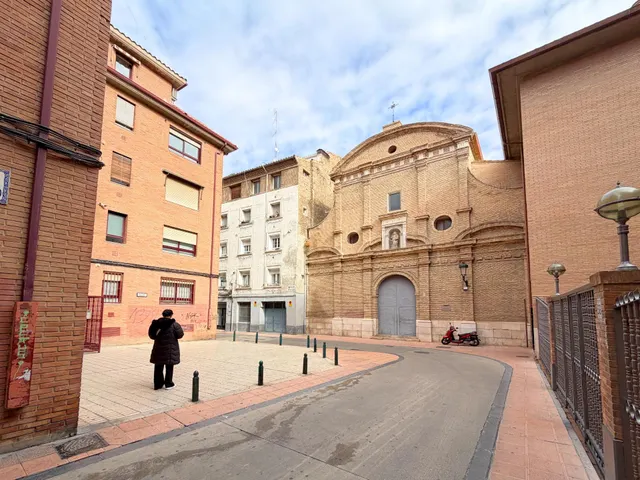 Se vende plaza de garaje para coche grande o suv en la magdalena - Zaragoza — 12