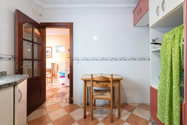 Amplia Casa en Málaga - Oportunidad de Inversión - foto 5